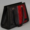 Женская сумка красно-черного цвета